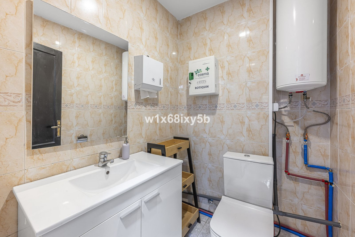 Se vende Local comercial de 2 dormitorios en Costa Del Sol, Málaga, España