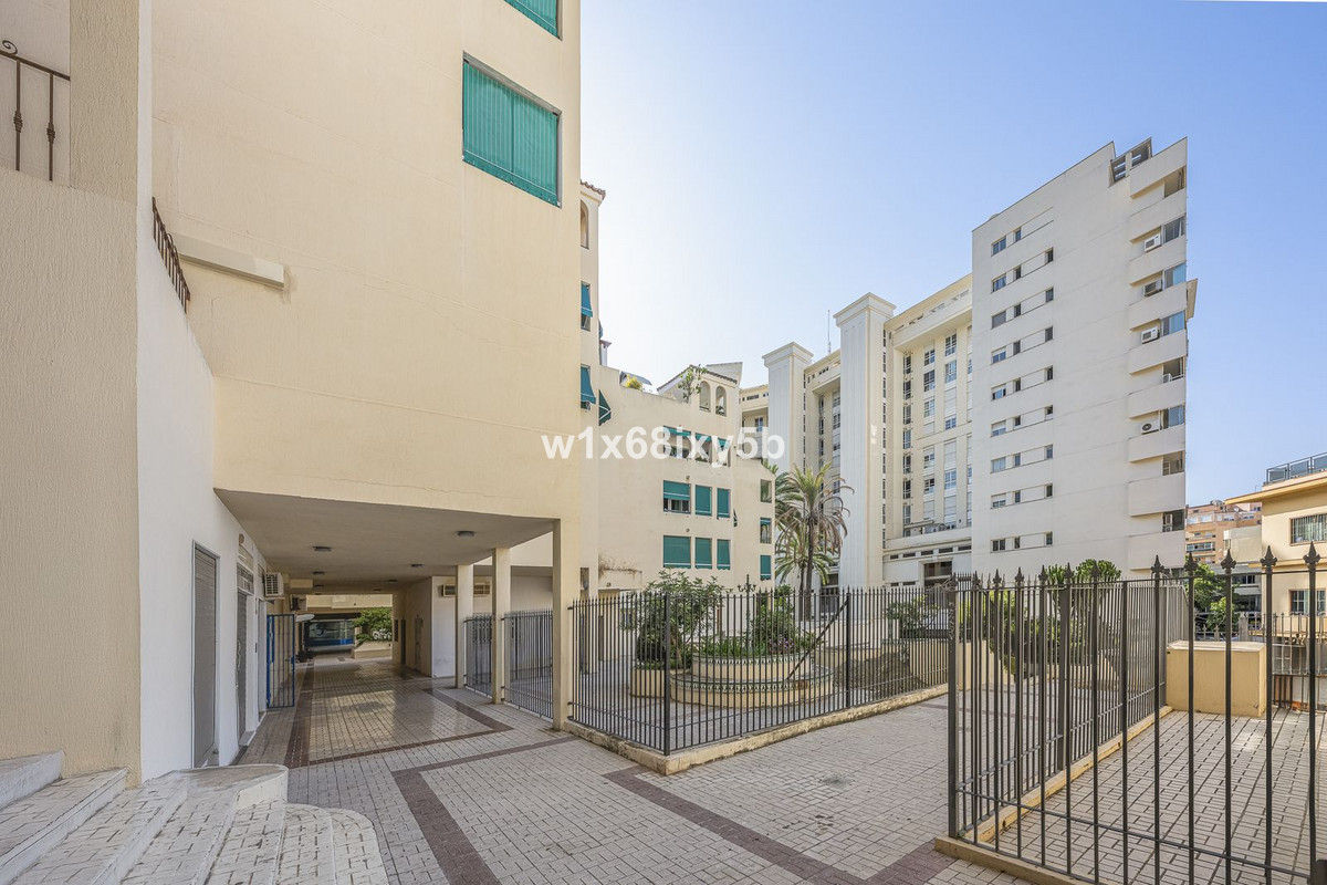 Se vende Local comercial de 2 dormitorios en Costa Del Sol, Málaga, España