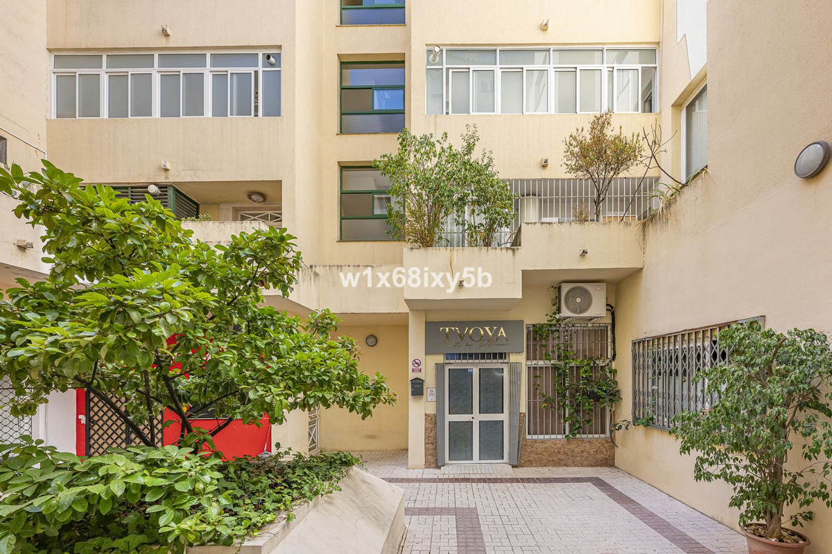 Se vende Local comercial de 2 dormitorios en Costa Del Sol, Málaga, España