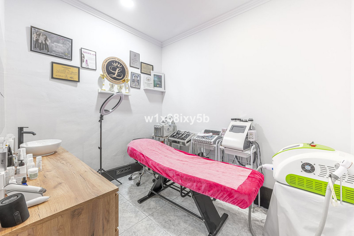 Se vende Local comercial de 2 dormitorios en Costa Del Sol, Málaga, España