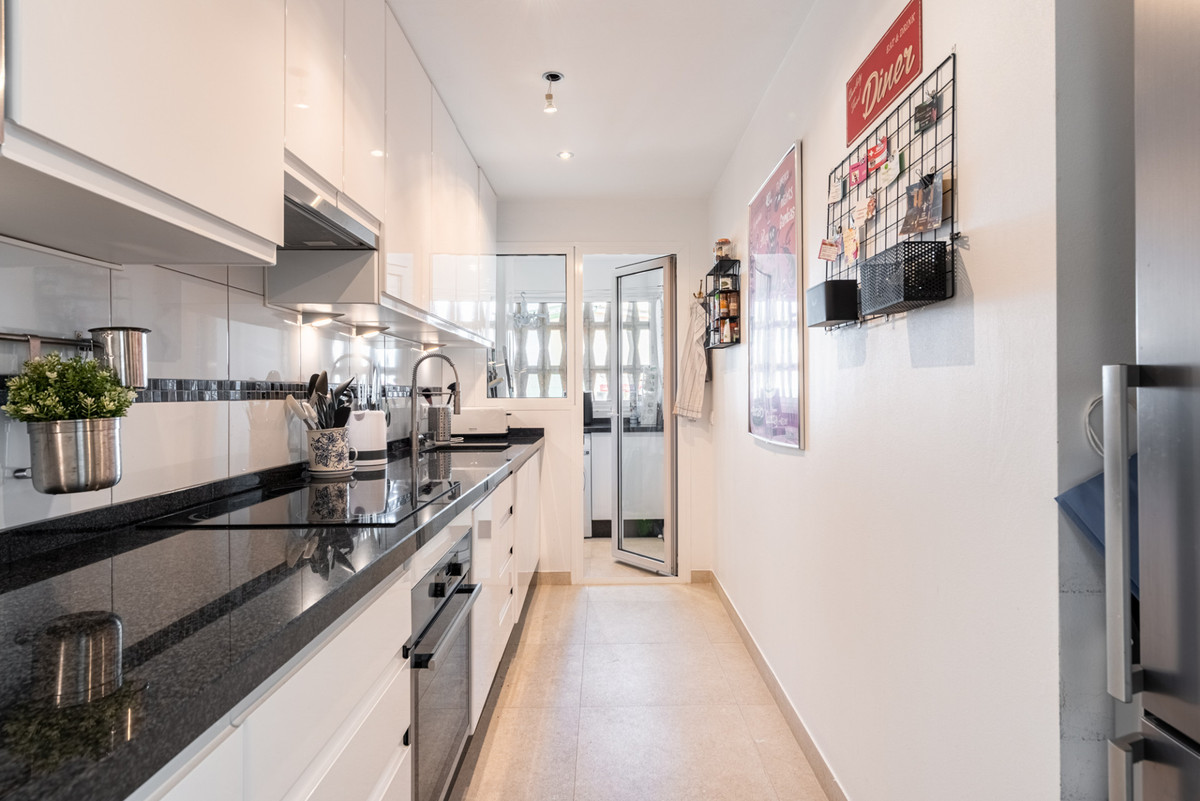 3 Bed Apartment for sale in Fuengirola Costa Del Sol, Málaga, Spain