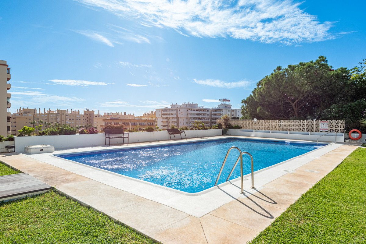 3 Bed Apartment for sale in Fuengirola Costa Del Sol, Málaga, Spain