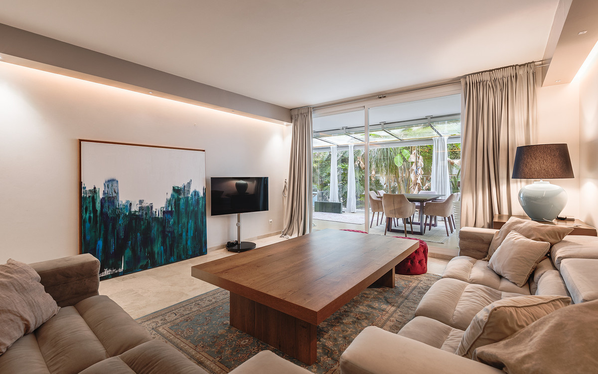 2 Bed Apartment for sale in The Golden Mile Costa Del Sol, Málaga, Spain