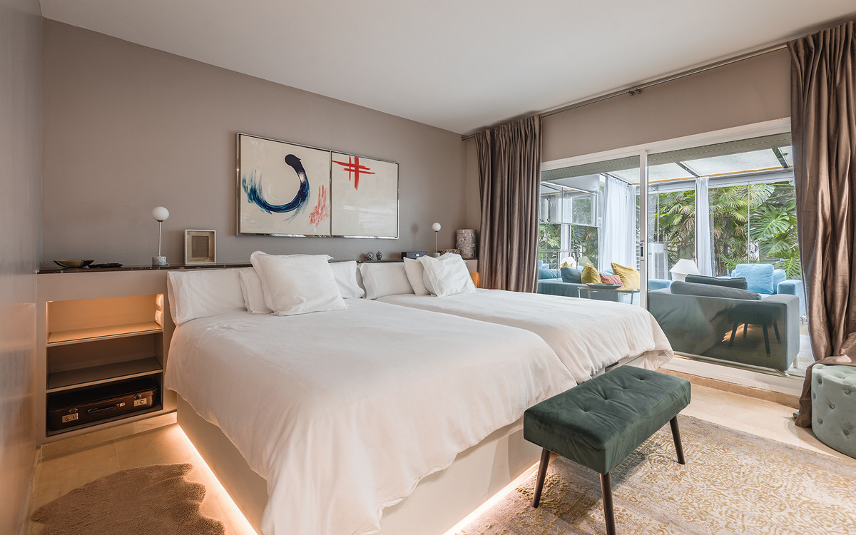 2 Bed Apartment for sale in The Golden Mile Costa Del Sol, Málaga, Spain