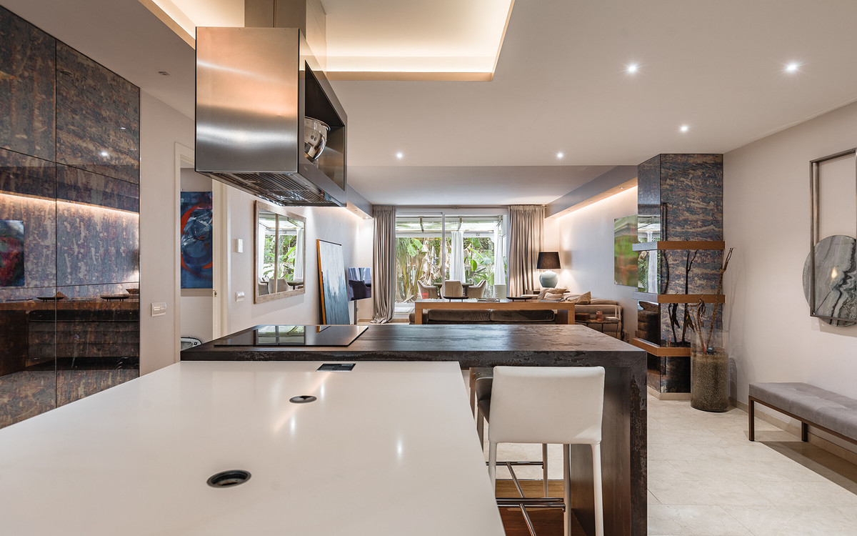 2 Bed Apartment for sale in The Golden Mile Costa Del Sol, Málaga, Spain