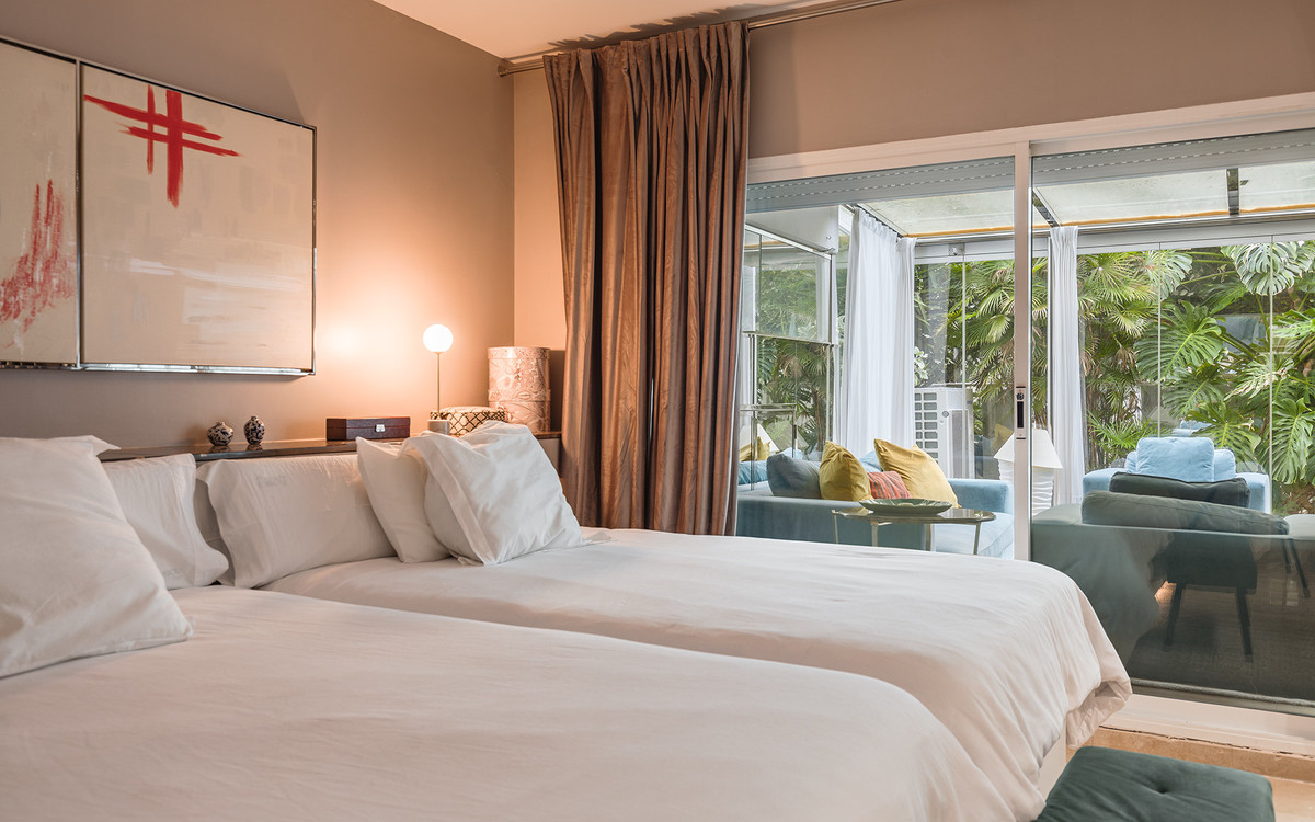 2 Bed Apartment for sale in The Golden Mile Costa Del Sol, Málaga, Spain