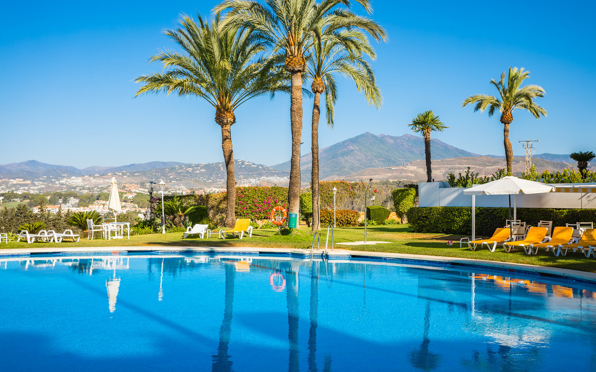 2 Bed Apartment for sale in The Golden Mile Costa Del Sol, Málaga, Spain