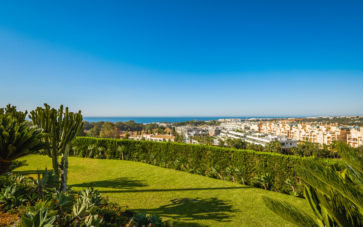 2 Bed Apartment for sale in The Golden Mile Costa Del Sol, Málaga, Spain
