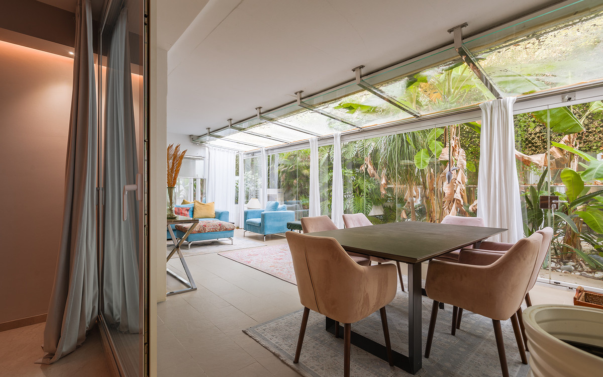 2 Bed Apartment for sale in The Golden Mile Costa Del Sol, Málaga, Spain