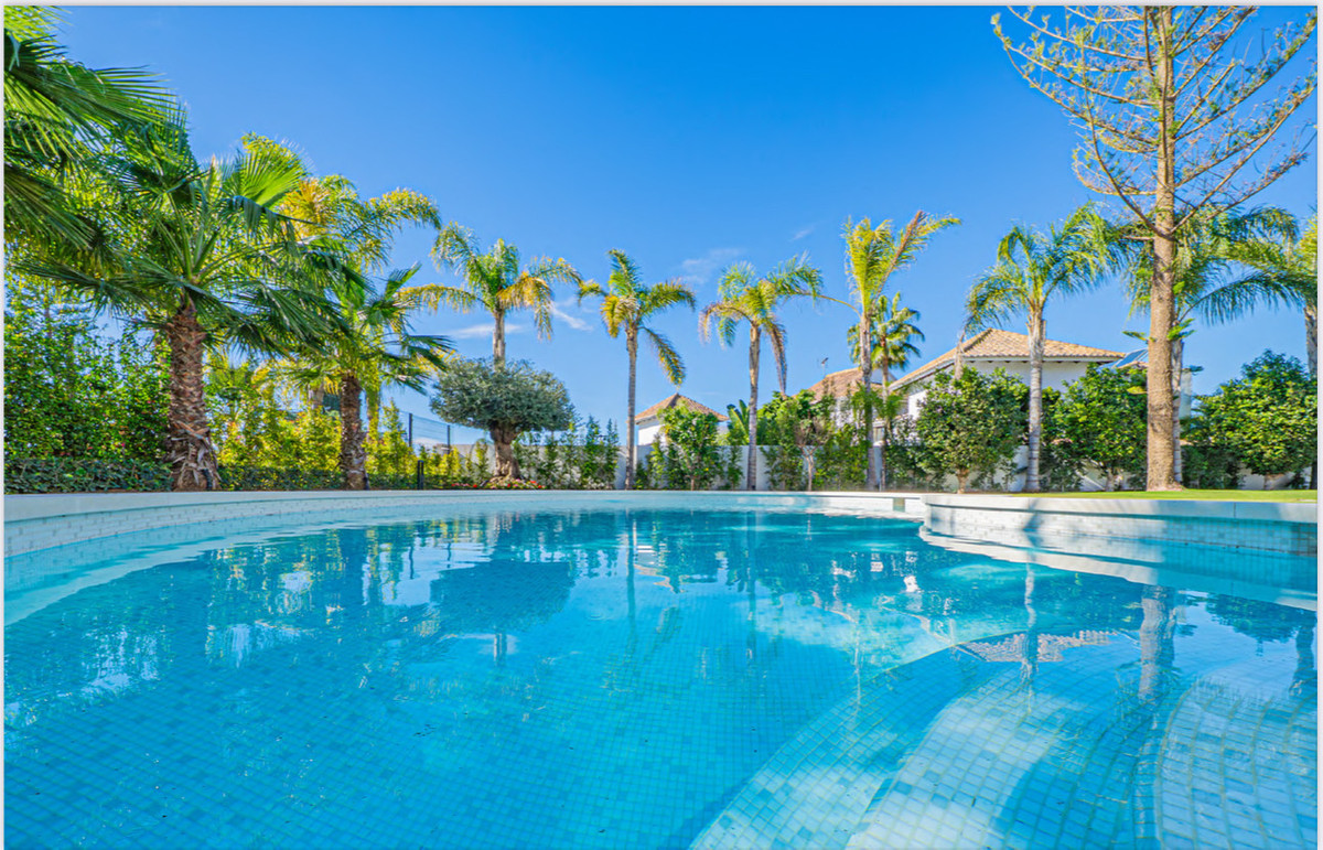 6 Bed Townhouse for sale in The Golden Mile Costa Del Sol, Málaga, Spain