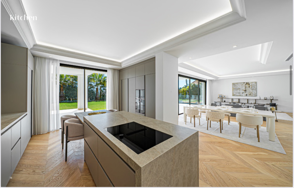 6 Bed Townhouse for sale in The Golden Mile Costa Del Sol, Málaga, Spain