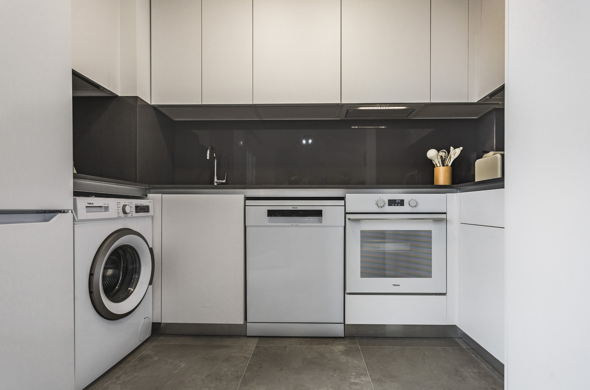 Se vende Apartamento Planta Media de 2 dormitorios en Costa Del Sol, Málaga, España