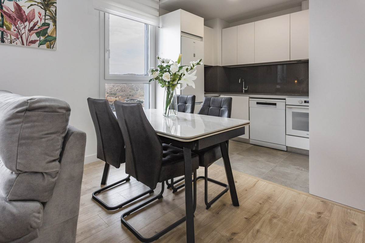 Se vende Apartamento Planta Media de 2 dormitorios en Costa Del Sol, Málaga, España