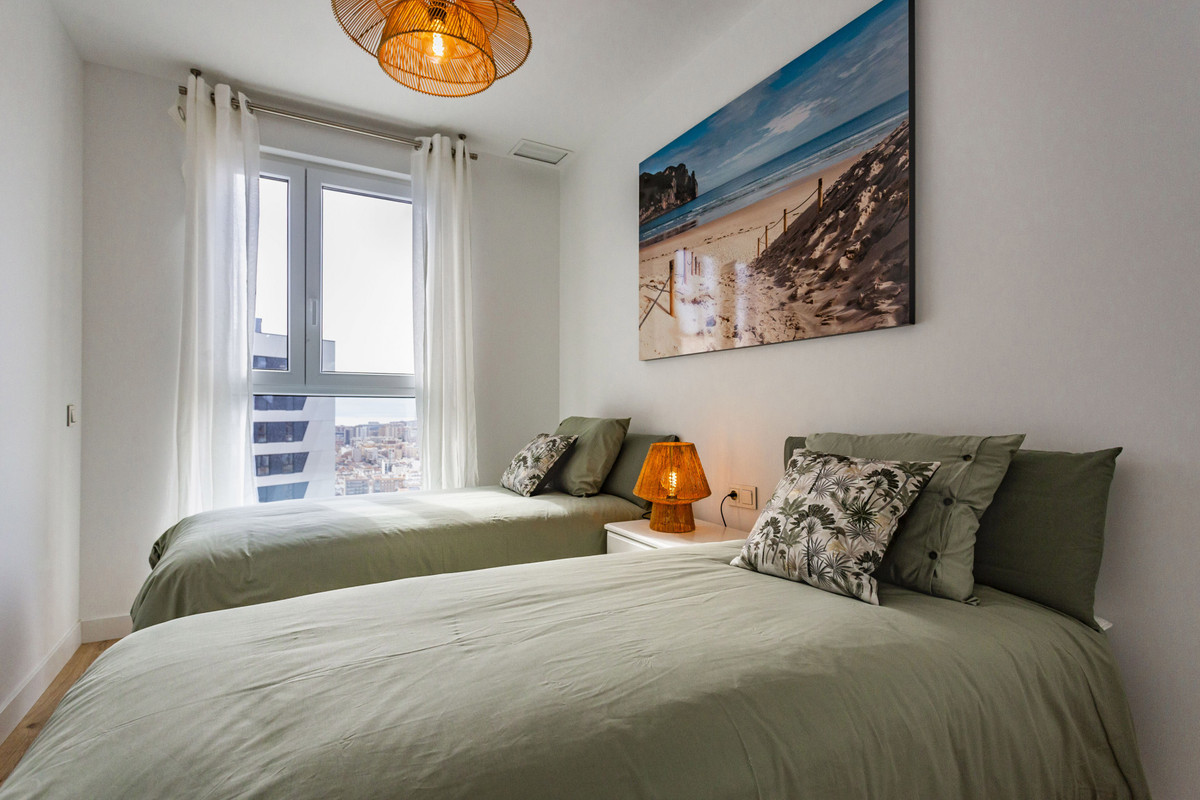 Se vende Apartamento Planta Media de 2 dormitorios en Costa Del Sol, Málaga, España