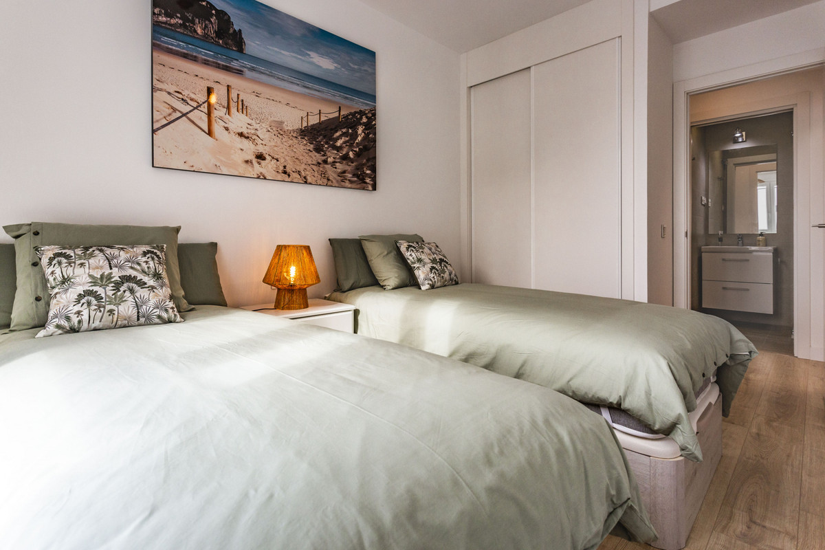 Se vende Apartamento Planta Media de 2 dormitorios en Costa Del Sol, Málaga, España