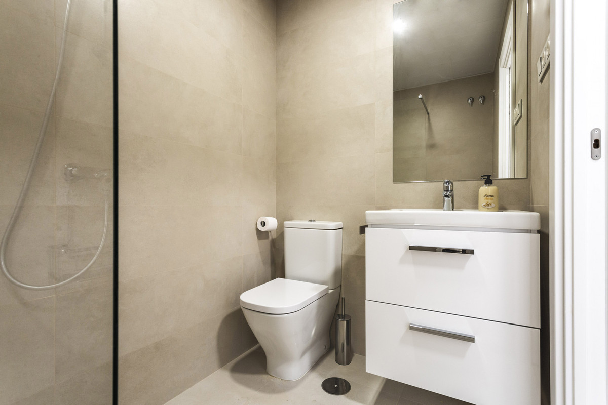 Se vende Apartamento Planta Media de 2 dormitorios en Costa Del Sol, Málaga, España