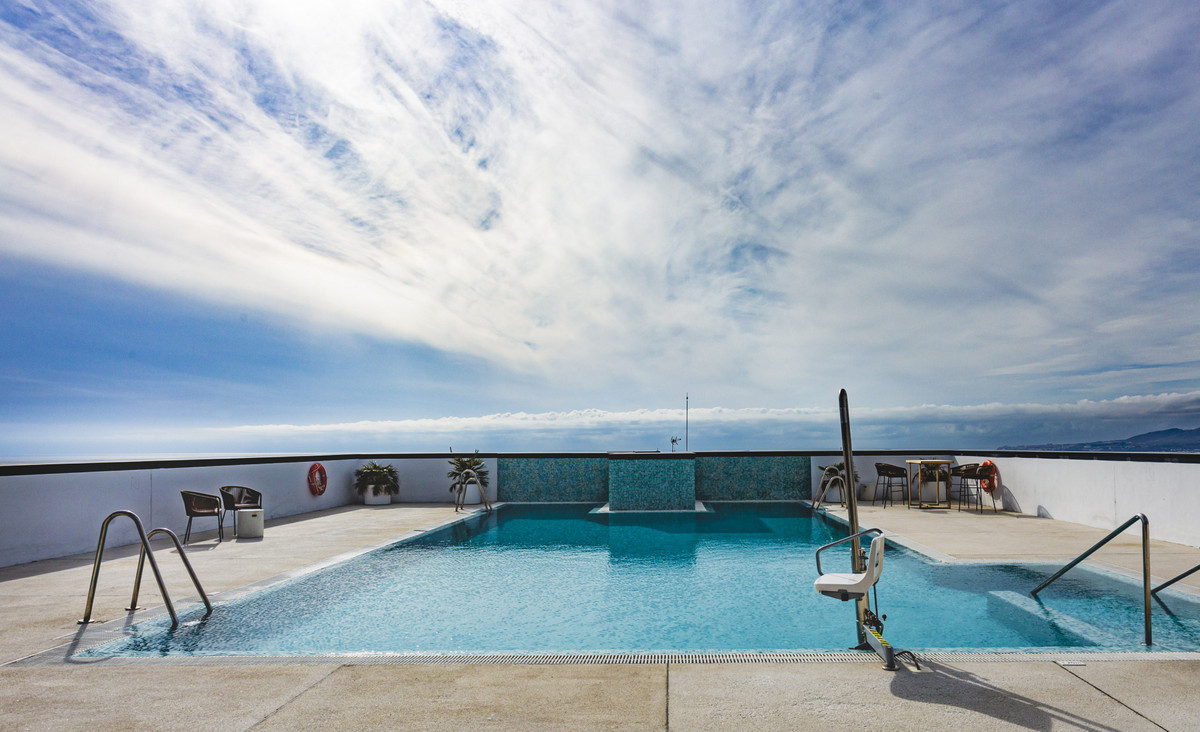 Se vende Apartamento Planta Media de 2 dormitorios en Costa Del Sol, Málaga, España