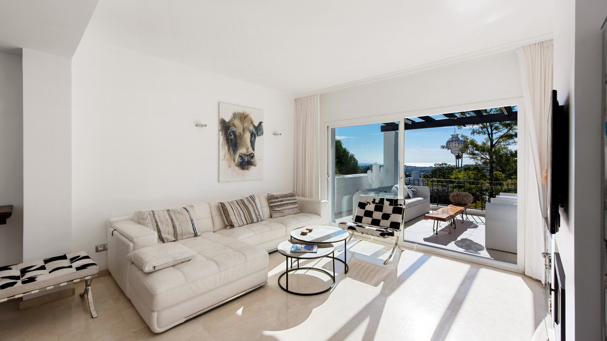 2 Bed Apartment for sale in Nueva Andalucía Costa Del Sol, Málaga, Spain