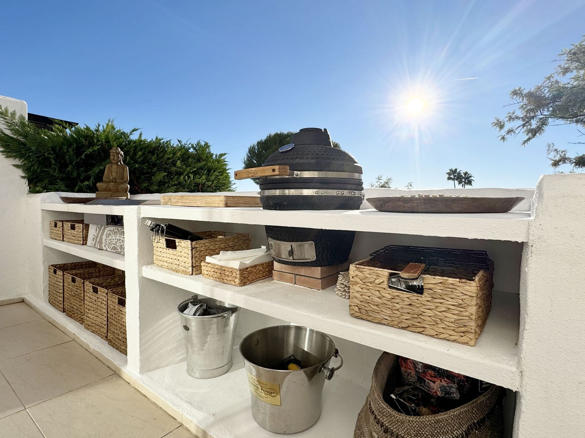 2 Bed Apartment for sale in Nueva Andalucía Costa Del Sol, Málaga, Spain