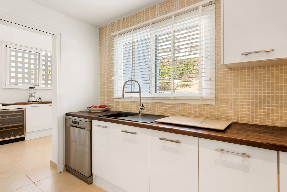 2 Bed Apartment for sale in Nueva Andalucía Costa Del Sol, Málaga, Spain