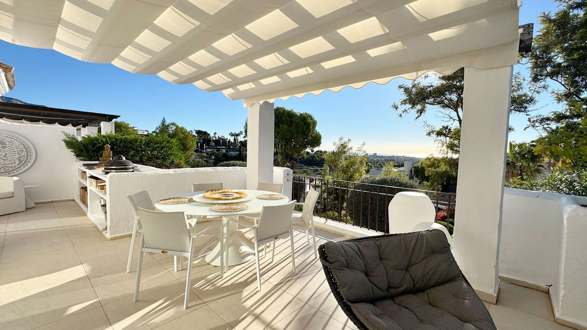 2 Bed Apartment for sale in Nueva Andalucía Costa Del Sol, Málaga, Spain