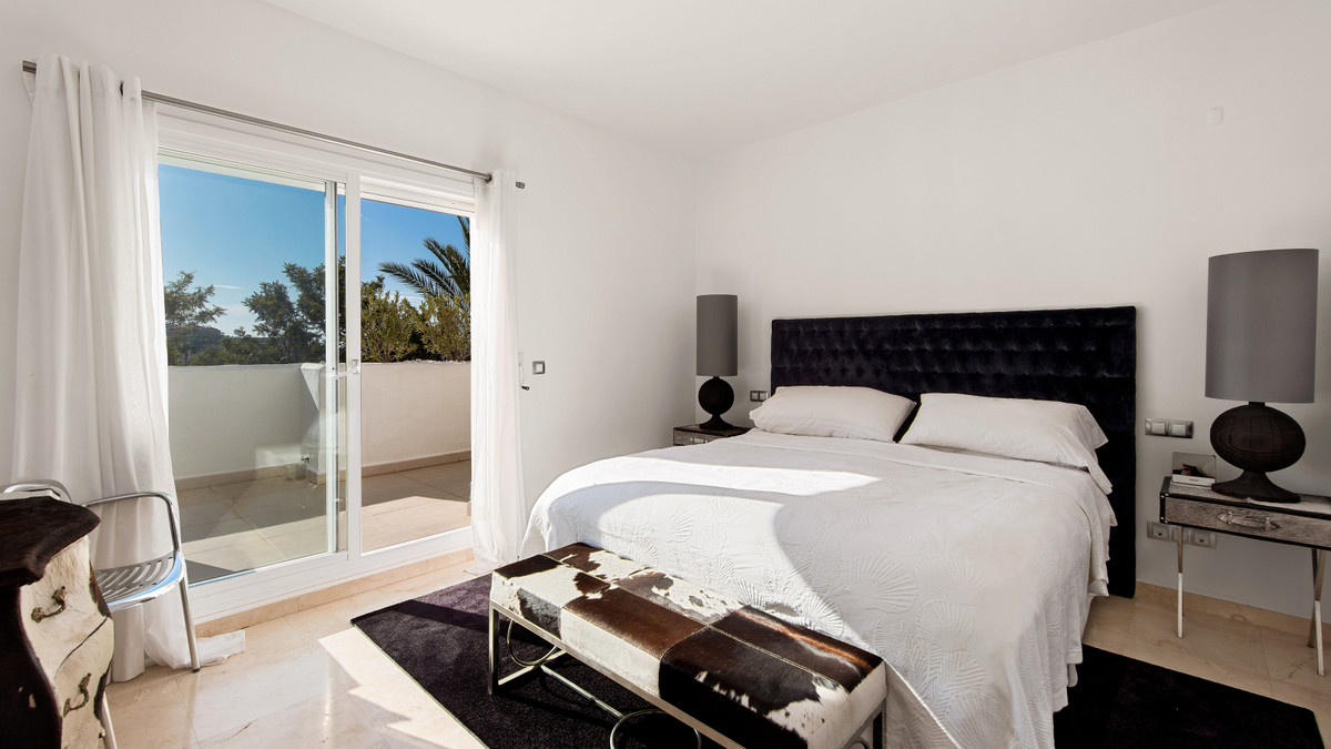 2 Bed Apartment for sale in Nueva Andalucía Costa Del Sol, Málaga, Spain