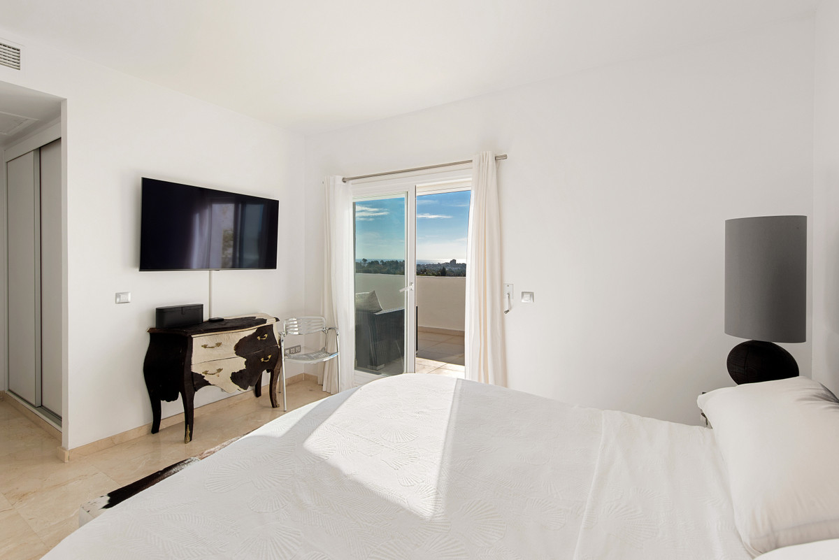 2 Bed Apartment for sale in Nueva Andalucía Costa Del Sol, Málaga, Spain