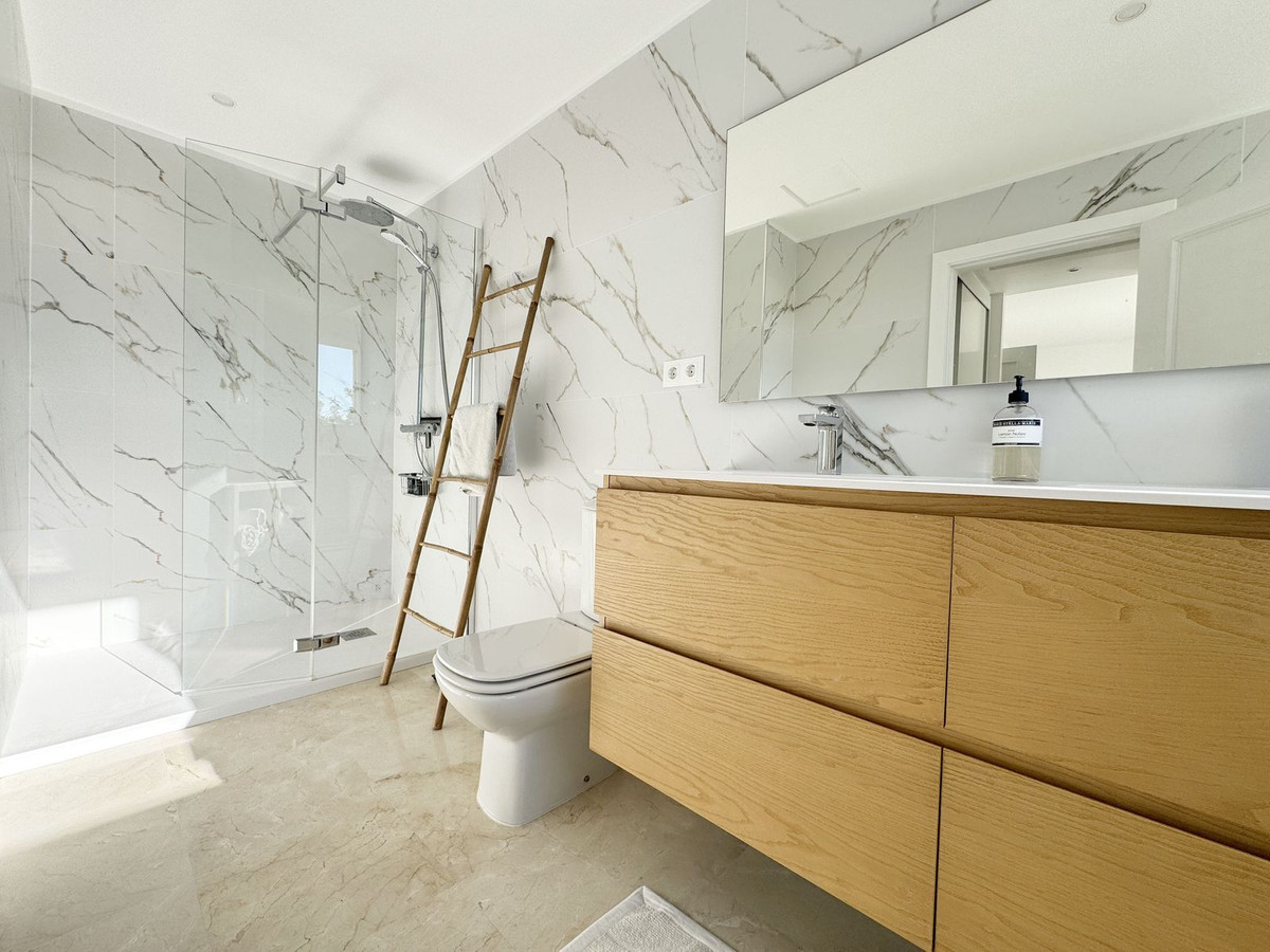 2 Bed Apartment for sale in Nueva Andalucía Costa Del Sol, Málaga, Spain