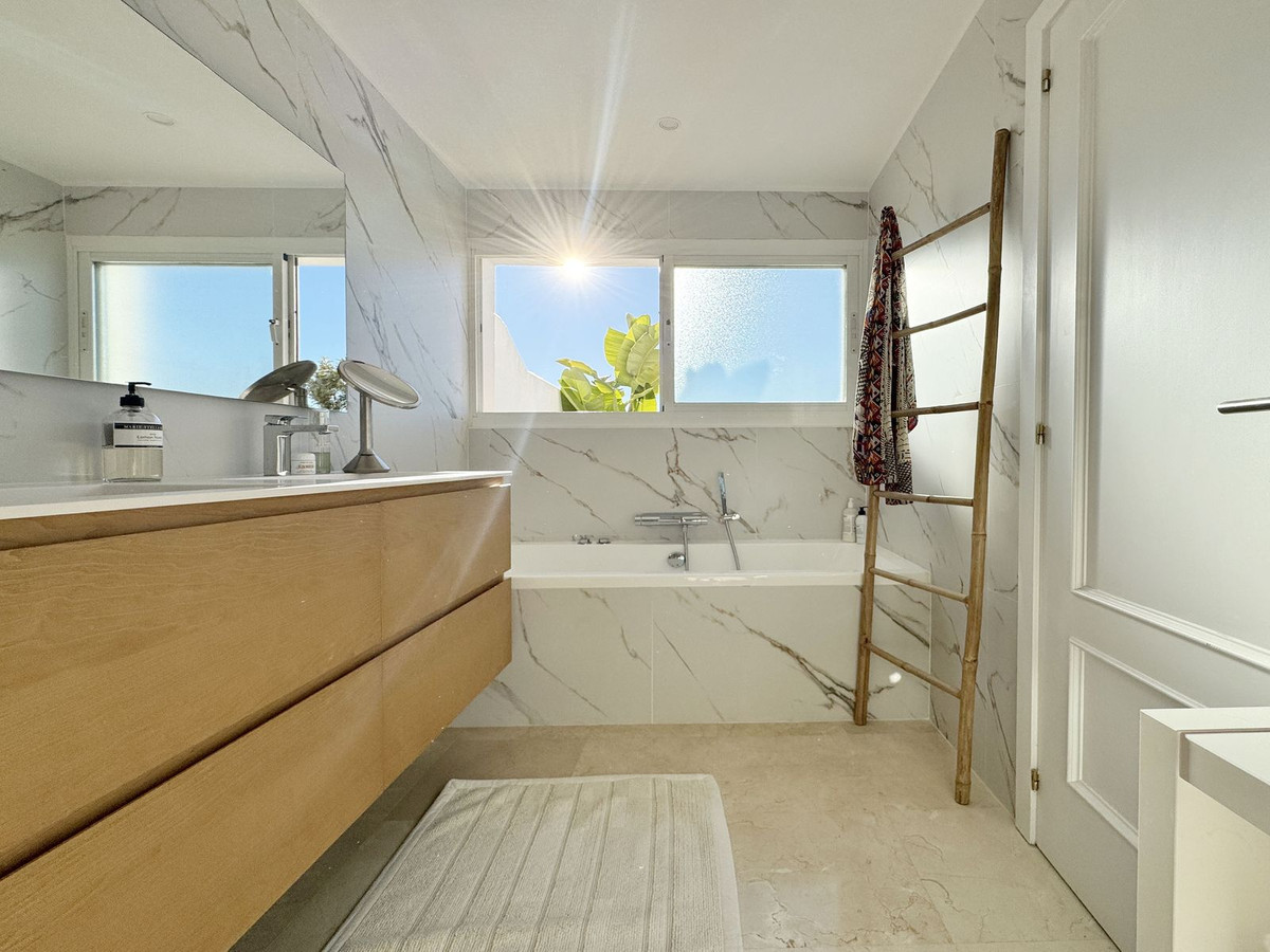 2 Bed Apartment for sale in Nueva Andalucía Costa Del Sol, Málaga, Spain