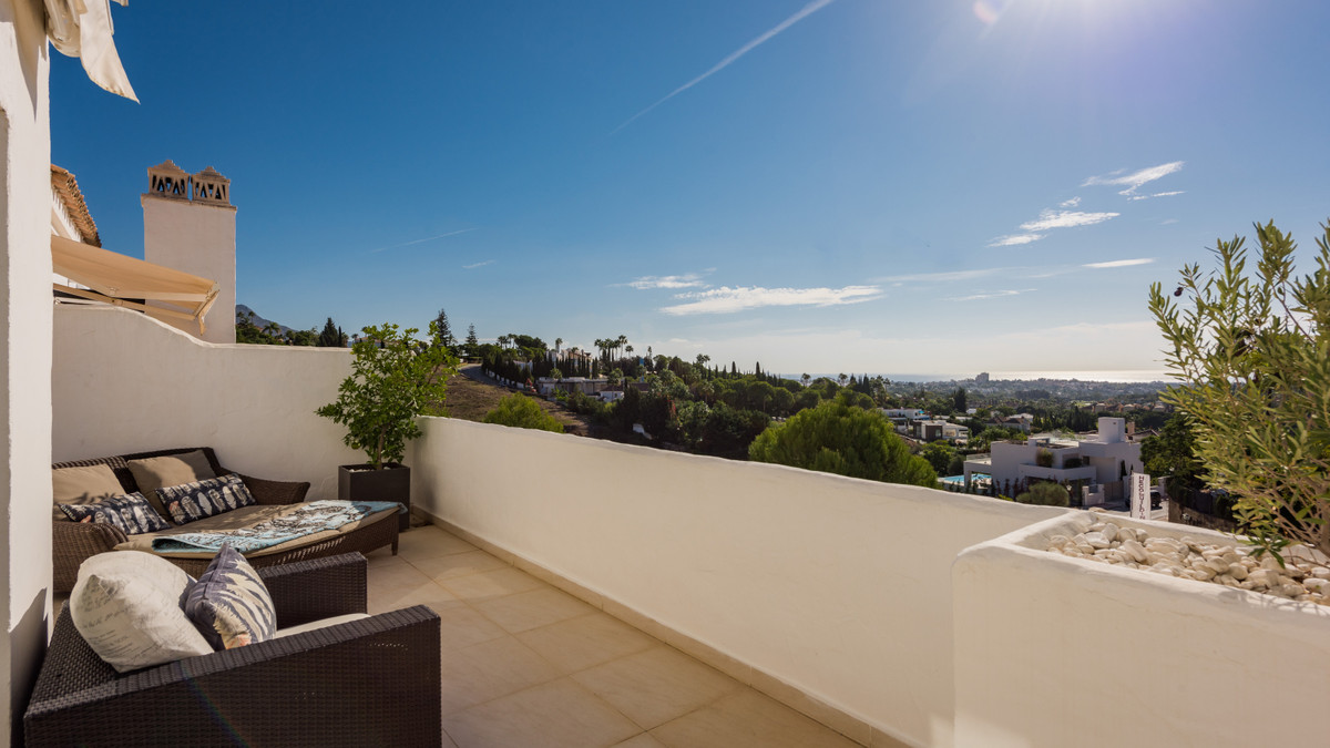 2 Bed Apartment for sale in Nueva Andalucía Costa Del Sol, Málaga, Spain