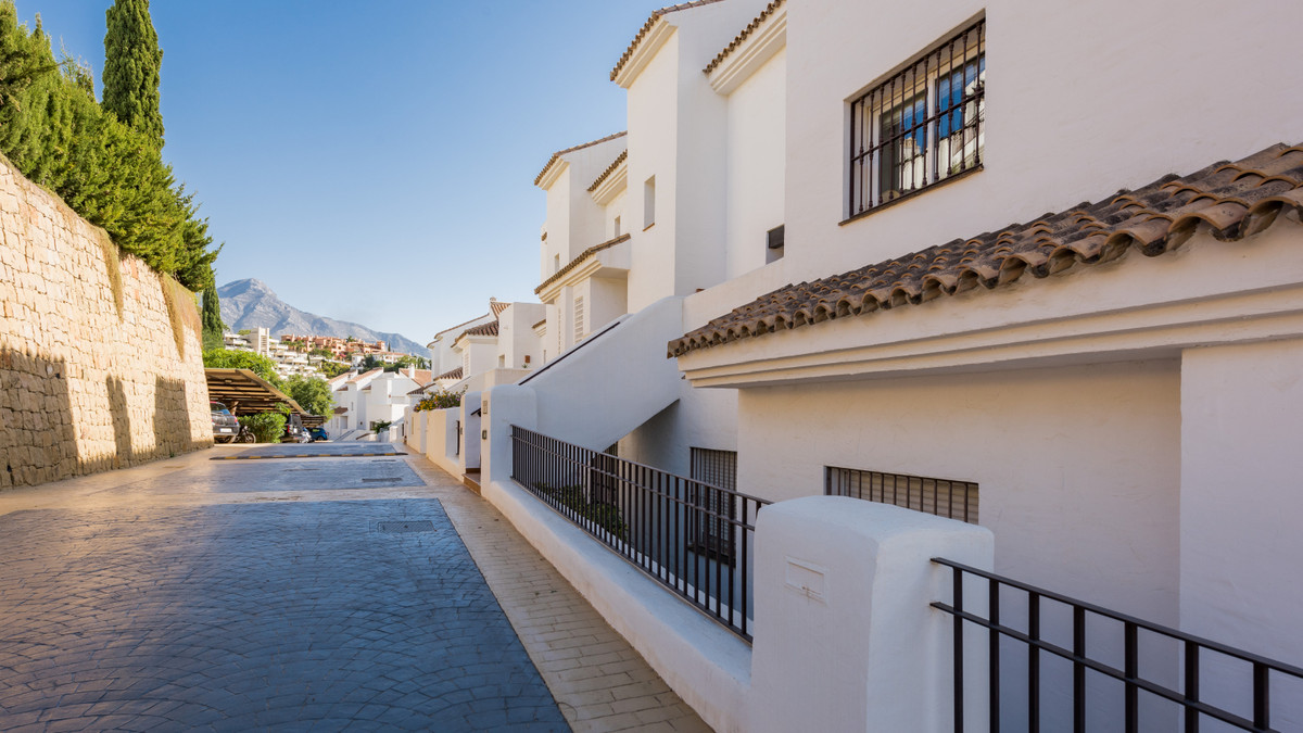 2 Bed Apartment for sale in Nueva Andalucía Costa Del Sol, Málaga, Spain
