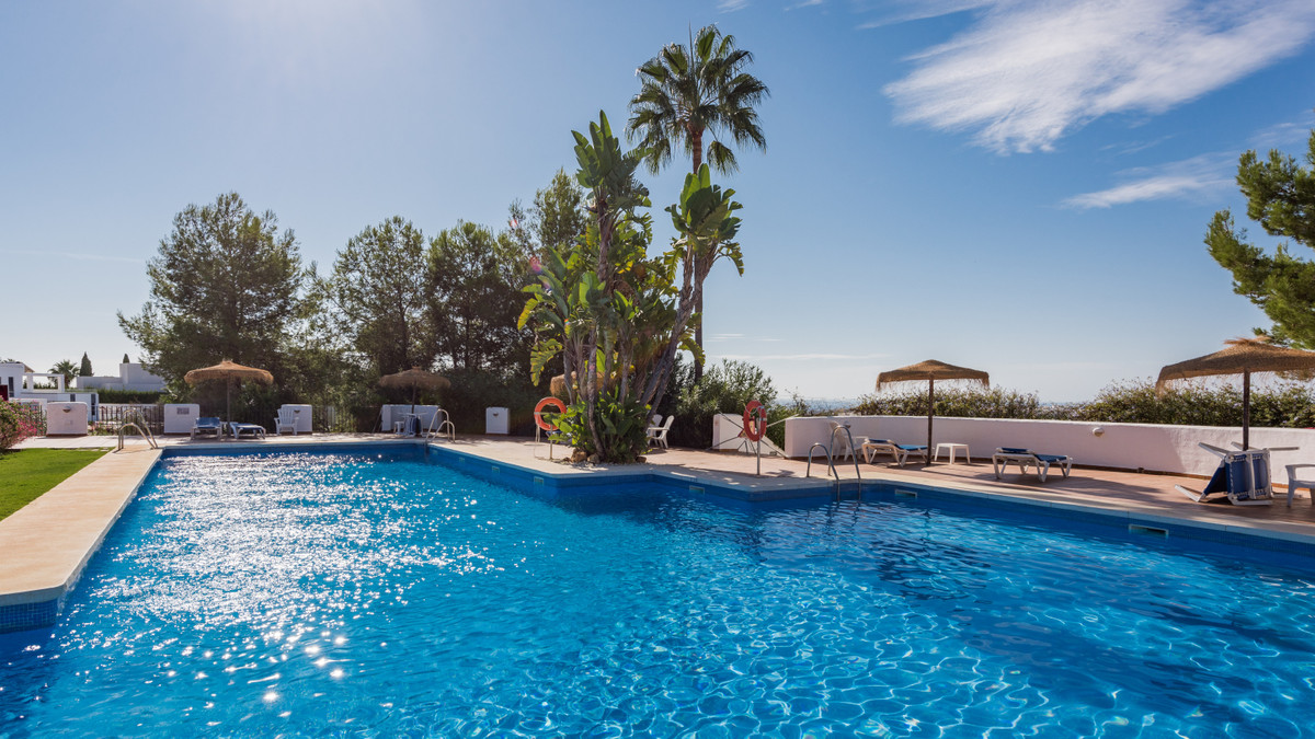 2 Bed Apartment for sale in Nueva Andalucía Costa Del Sol, Málaga, Spain