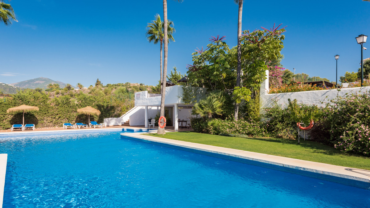 2 Bed Apartment for sale in Nueva Andalucía Costa Del Sol, Málaga, Spain