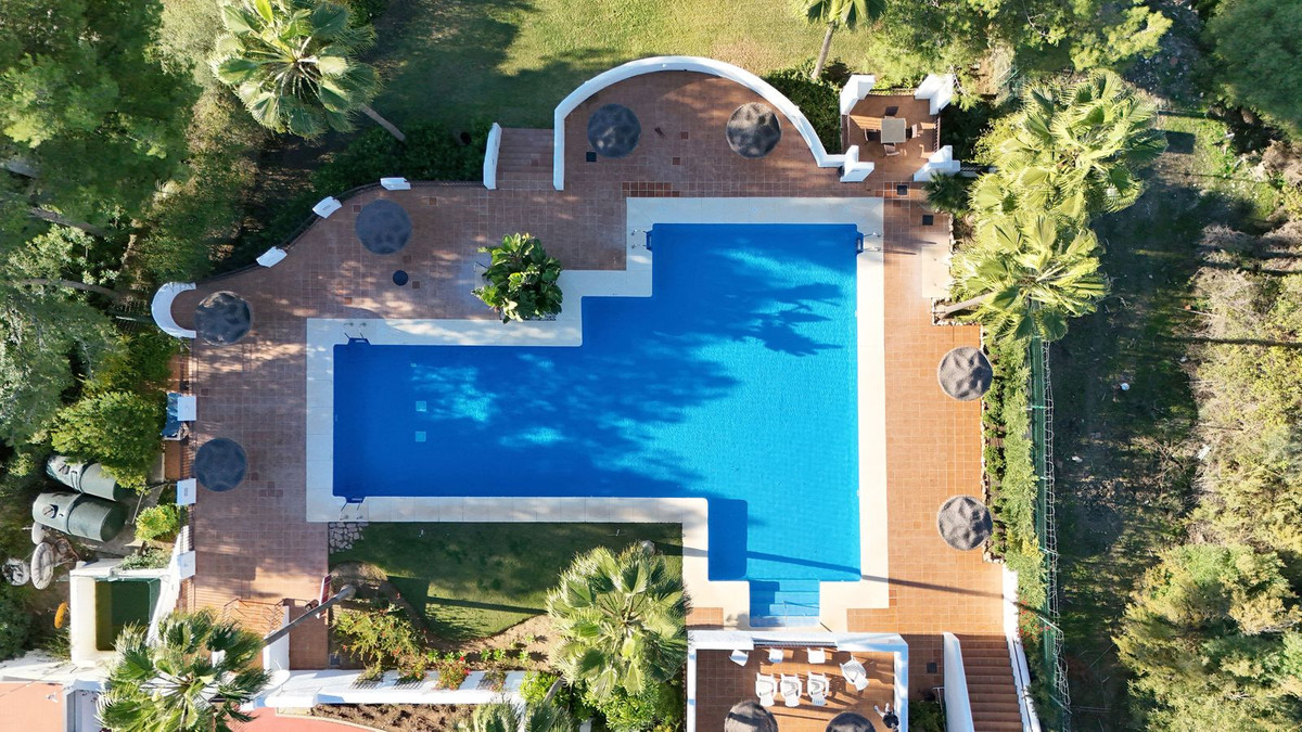 2 Bed Apartment for sale in Nueva Andalucía Costa Del Sol, Málaga, Spain