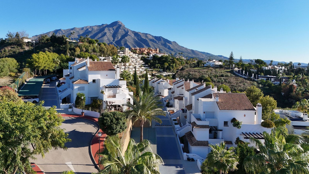 2 Bed Apartment for sale in Nueva Andalucía Costa Del Sol, Málaga, Spain