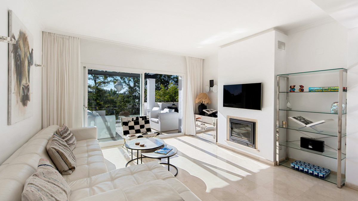 2 Bed Apartment for sale in Nueva Andalucía Costa Del Sol, Málaga, Spain