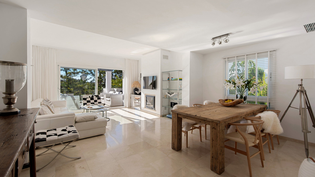 2 Bed Apartment for sale in Nueva Andalucía Costa Del Sol, Málaga, Spain