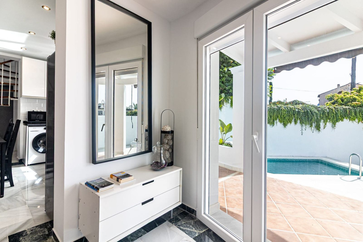 Se vende Villa - Chalet de 5 dormitorios en Costa Del Sol, Málaga, España