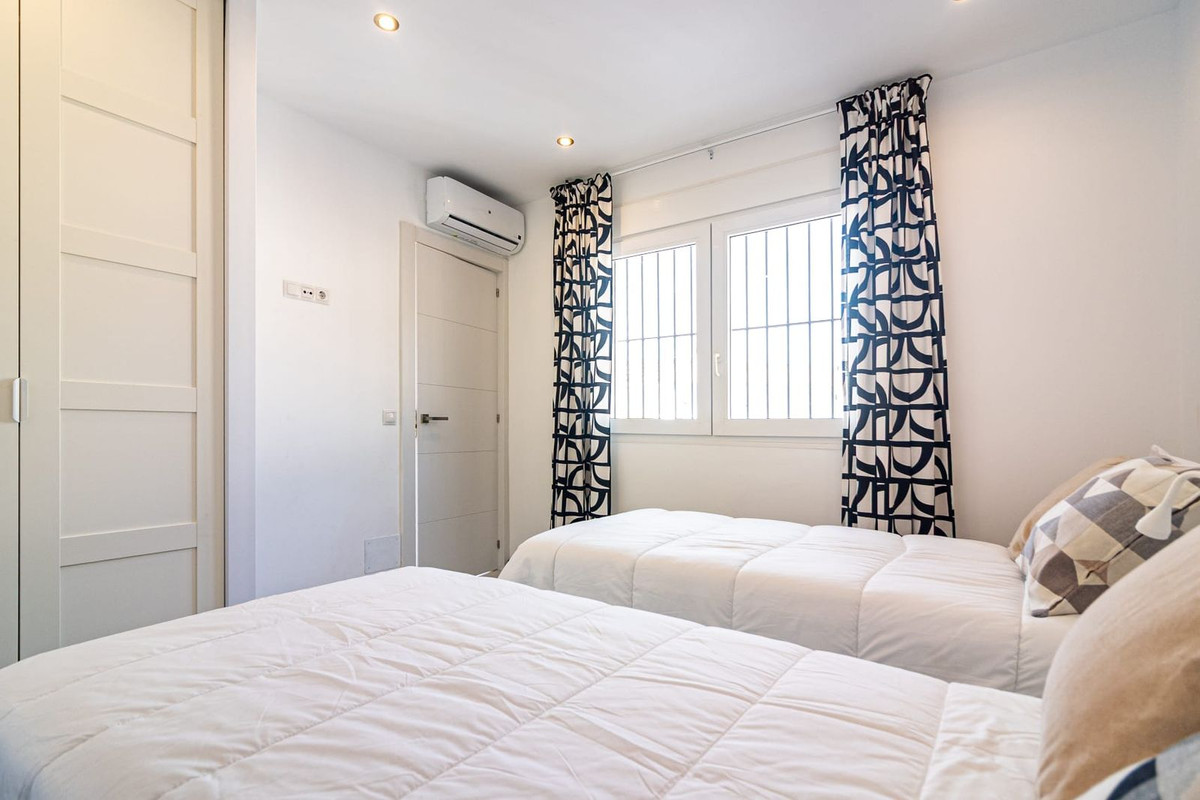 Se vende Villa - Chalet de 5 dormitorios en Costa Del Sol, Málaga, España