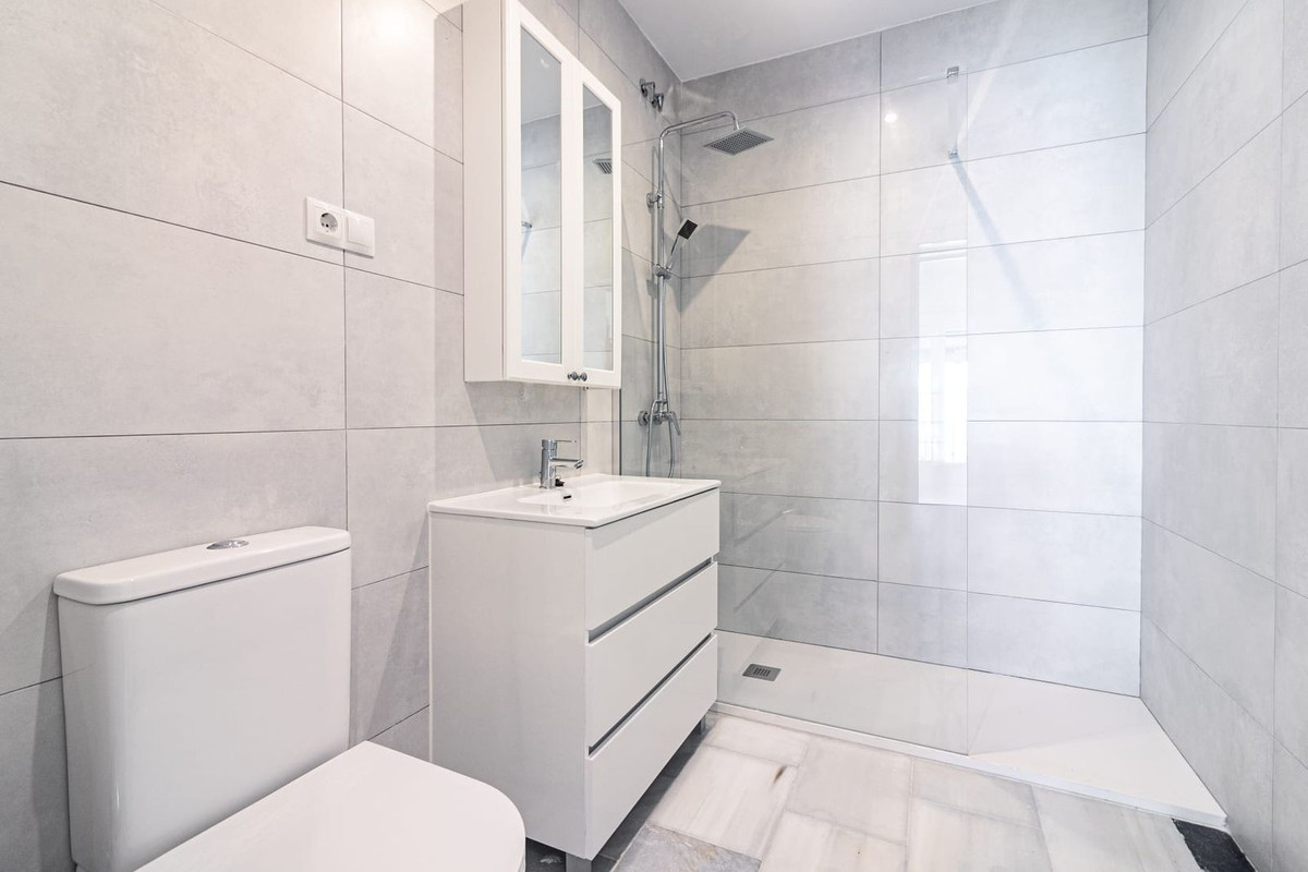 Se vende Villa - Chalet de 5 dormitorios en Costa Del Sol, Málaga, España