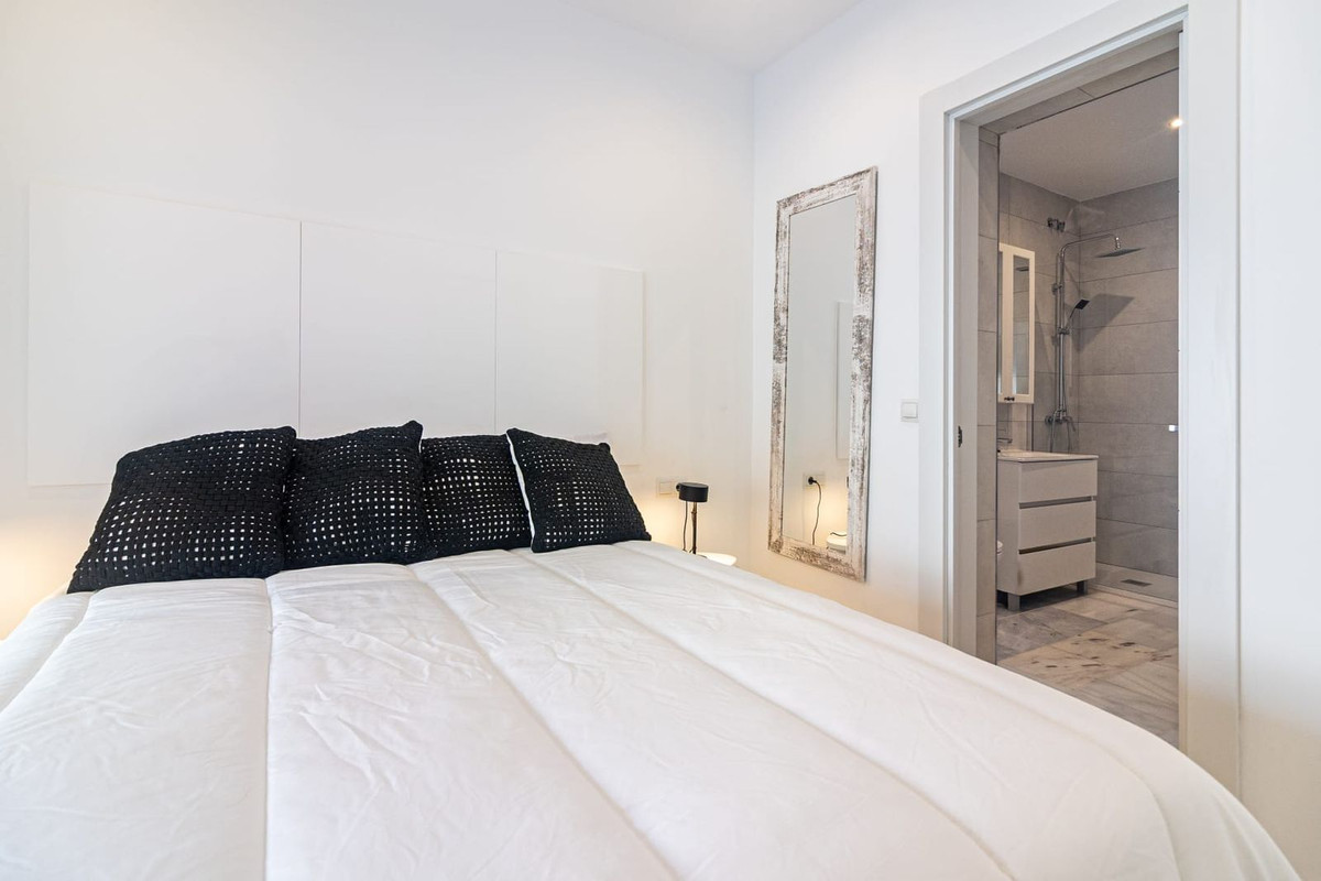 Se vende Villa - Chalet de 5 dormitorios en Costa Del Sol, Málaga, España