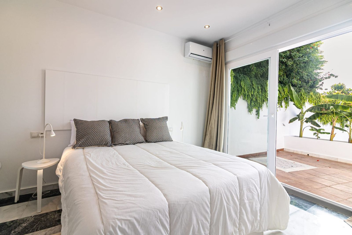 Se vende Villa - Chalet de 5 dormitorios en Costa Del Sol, Málaga, España