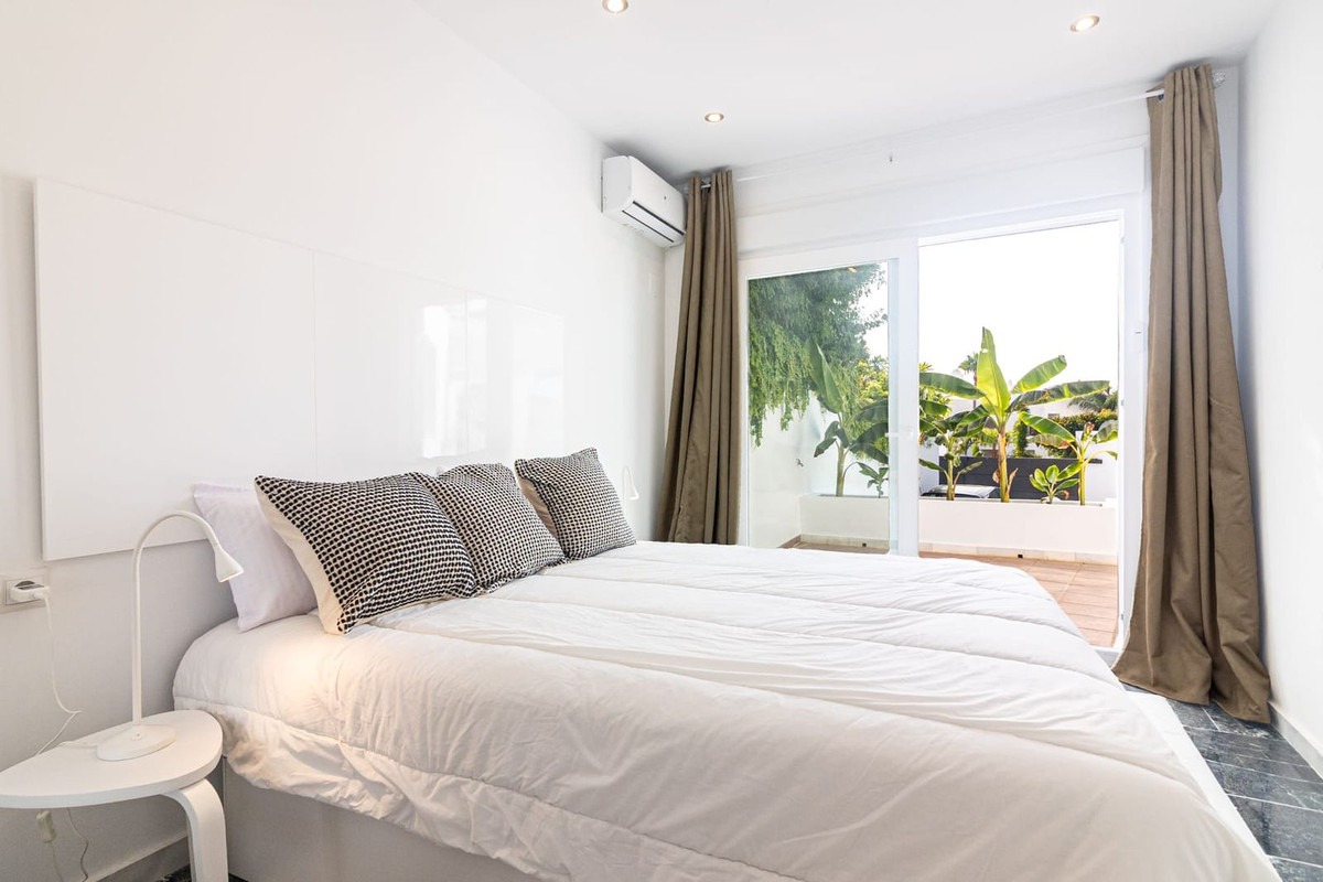 Se vende Villa - Chalet de 5 dormitorios en Costa Del Sol, Málaga, España