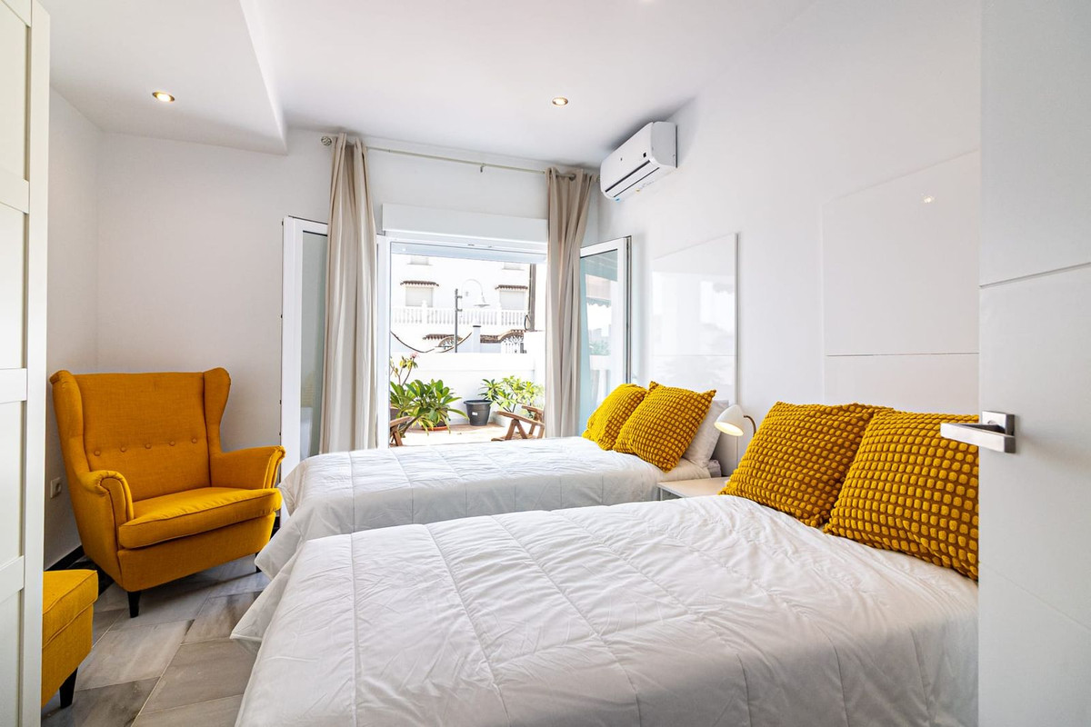 Se vende Villa - Chalet de 5 dormitorios en Costa Del Sol, Málaga, España