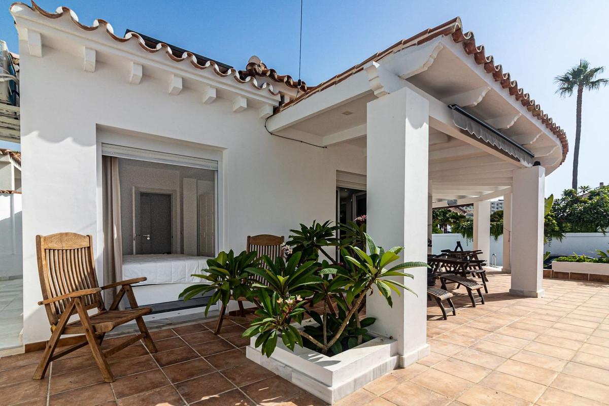 Se vende Villa - Chalet de 5 dormitorios en Costa Del Sol, Málaga, España