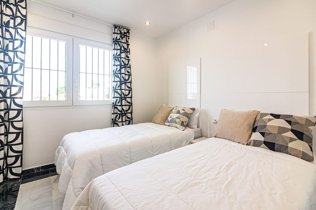 Se vende Villa - Chalet de 5 dormitorios en Costa Del Sol, Málaga, España