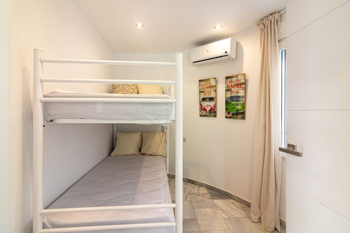 Se vende Villa - Chalet de 5 dormitorios en Costa Del Sol, Málaga, España