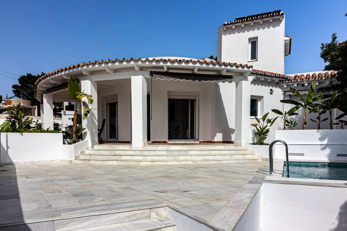 Se vende Villa - Chalet de 5 dormitorios en Costa Del Sol, Málaga, España