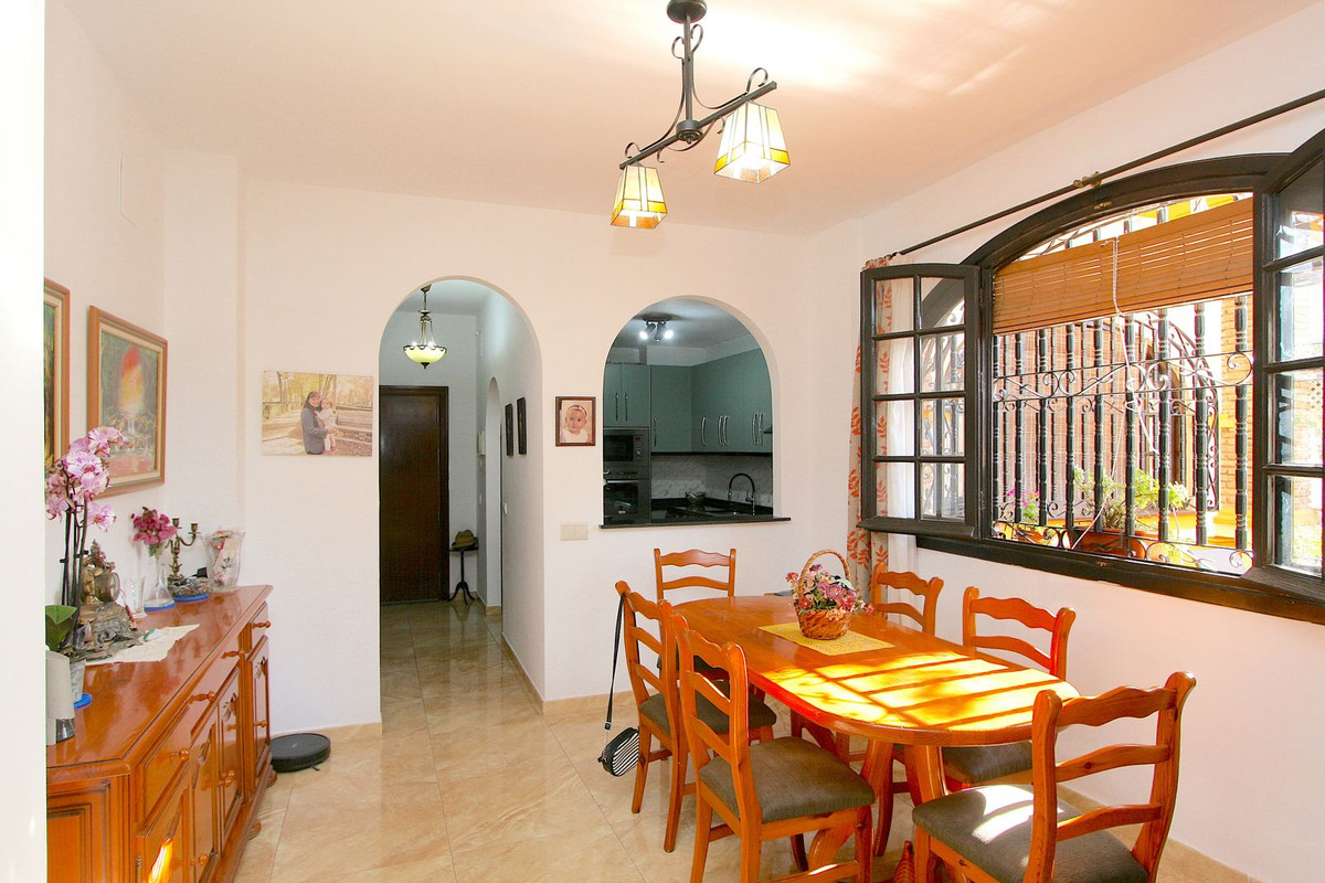 2 Bed Apartment for sale in Fuengirola Costa Del Sol, Málaga, Spain