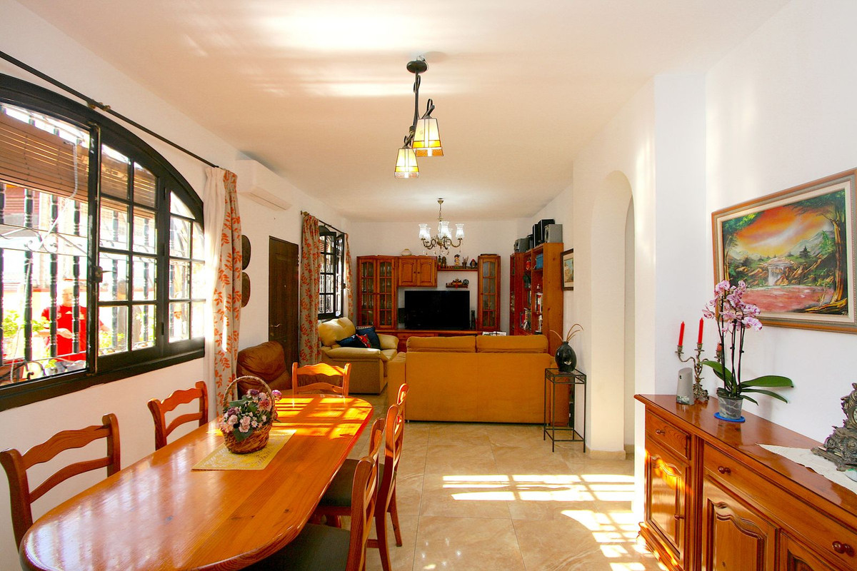 2 Bed Apartment for sale in Fuengirola Costa Del Sol, Málaga, Spain